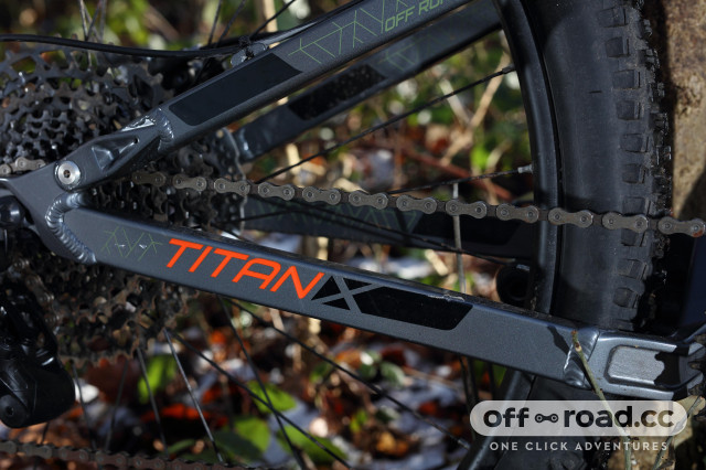 Carrera titan online bike